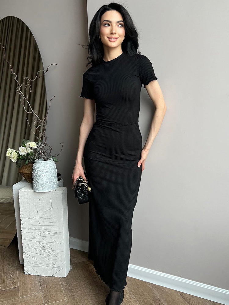 Gracefully Styled Dress for Any Occasion