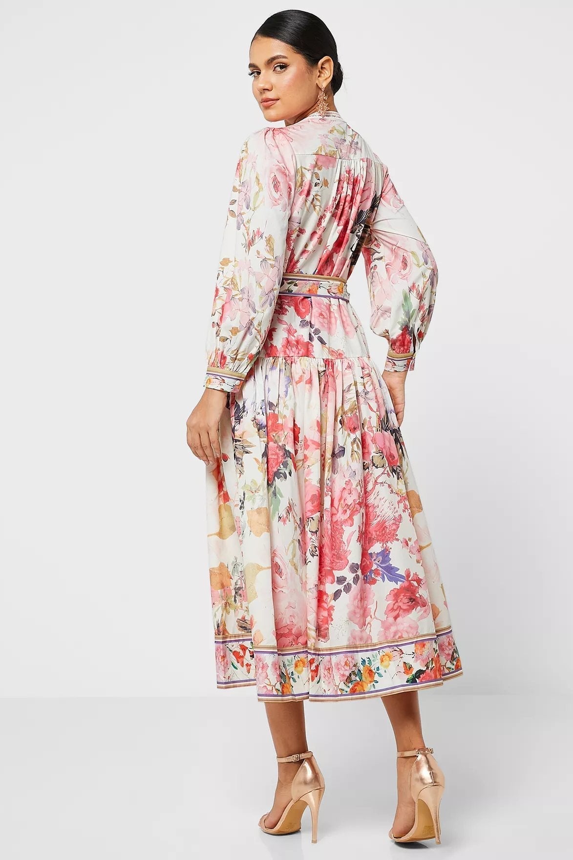 Beautifully Finished Dress in a Timeless Design