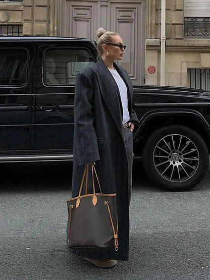 Effortlessly Elegant Coat with a Timeless Design