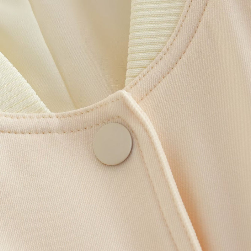 Effortlessly Elegant Jacket with a Timeless Design