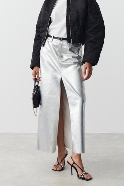 Effortlessly Elegant Garment with a Timeless Design