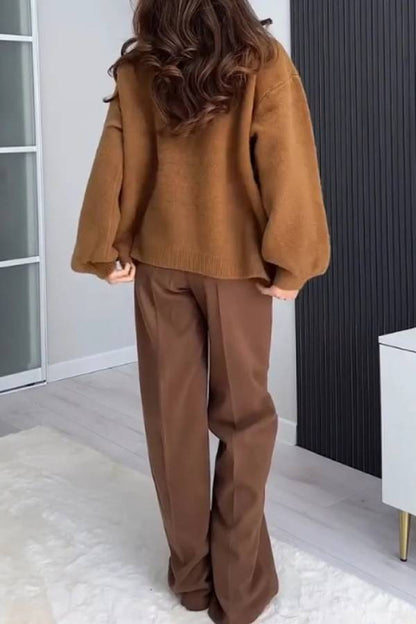 Effortlessly Elegant Sweater with a Timeless Design