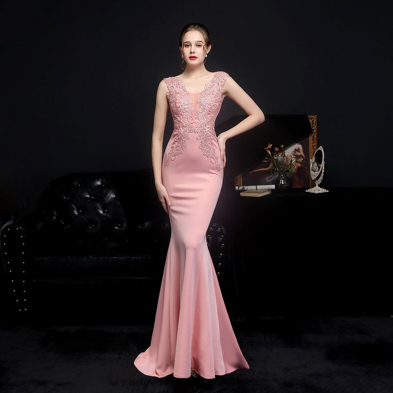 Effortlessly Elegant Dress with a Timeless Design