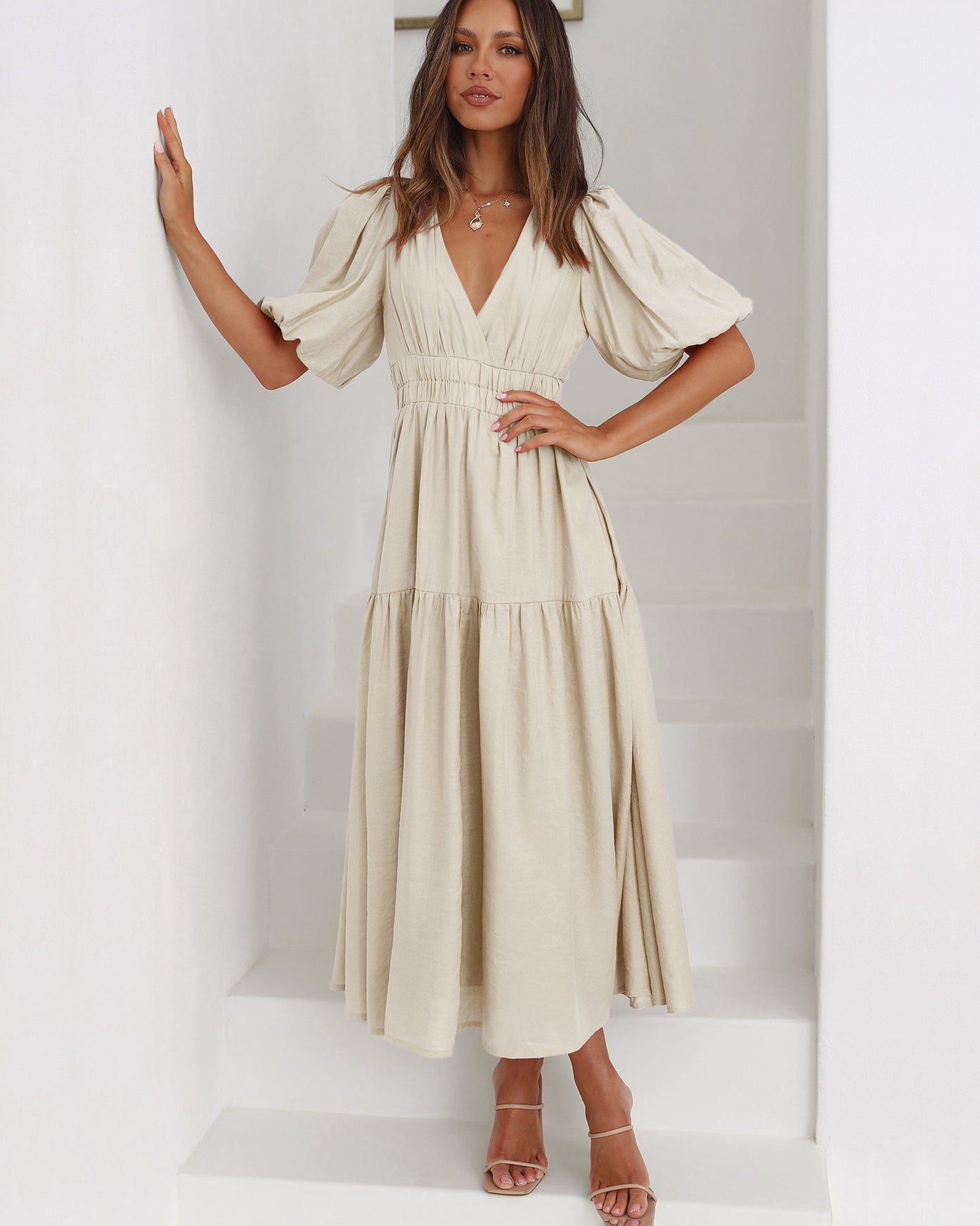 Effortlessly Elegant Dress with a Timeless Design