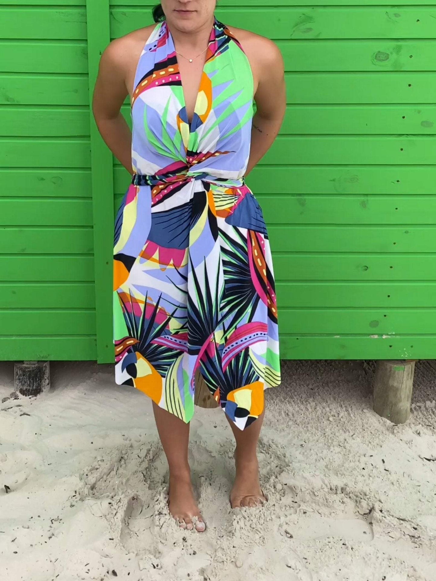 Beautifully Finished Dress in a Timeless Design