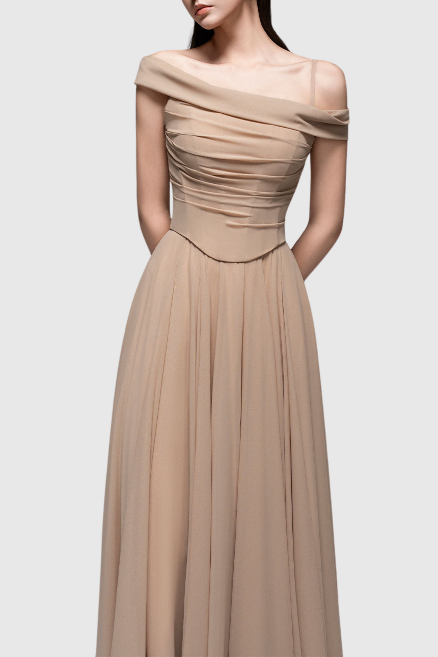 Effortlessly Elegant Dress with a Timeless Design
