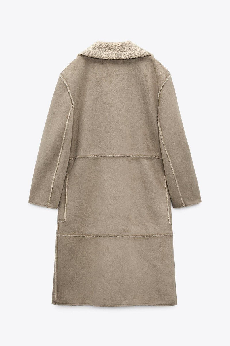 Well Tailored Coat with a Graceful Silhouette