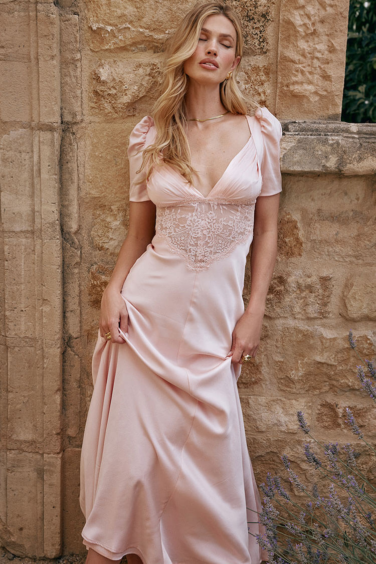 Sophisticated Dress with a Clean Classic Look