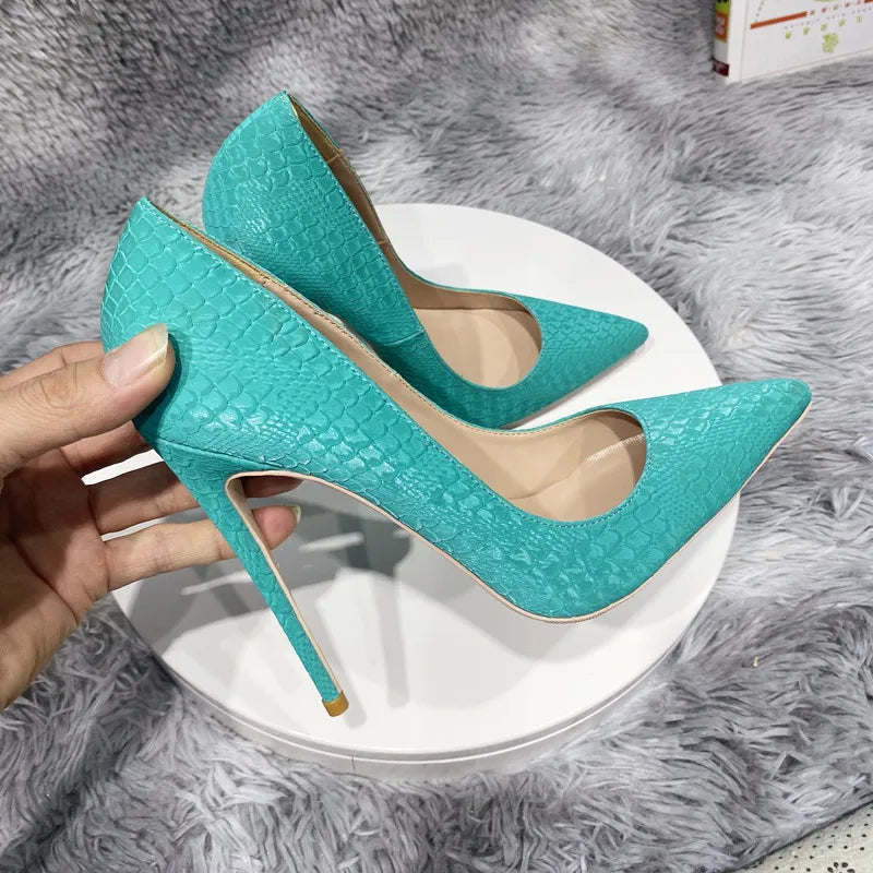 Well Tailored Shoes with a Graceful Silhouette
