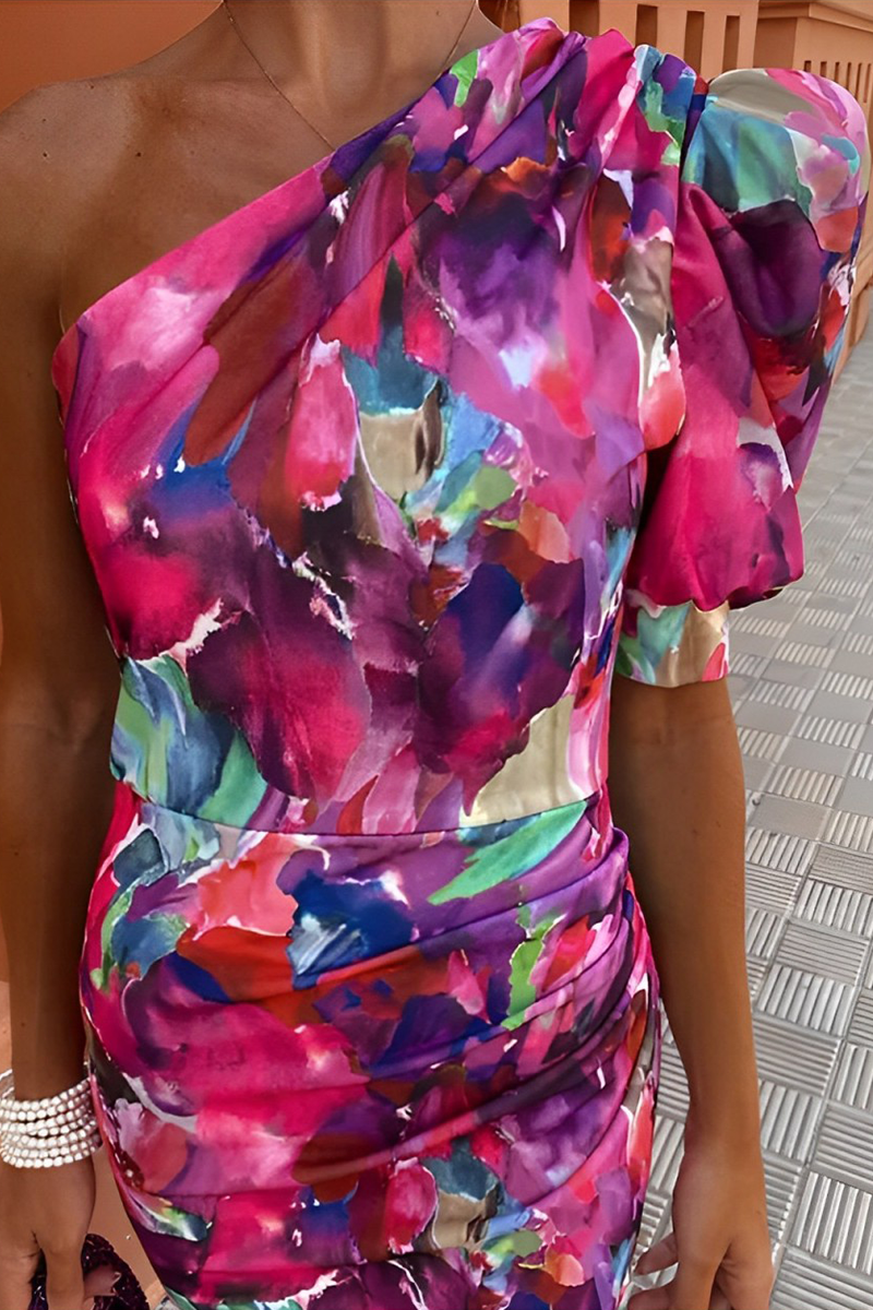 Well Tailored Dress with a Graceful Silhouette