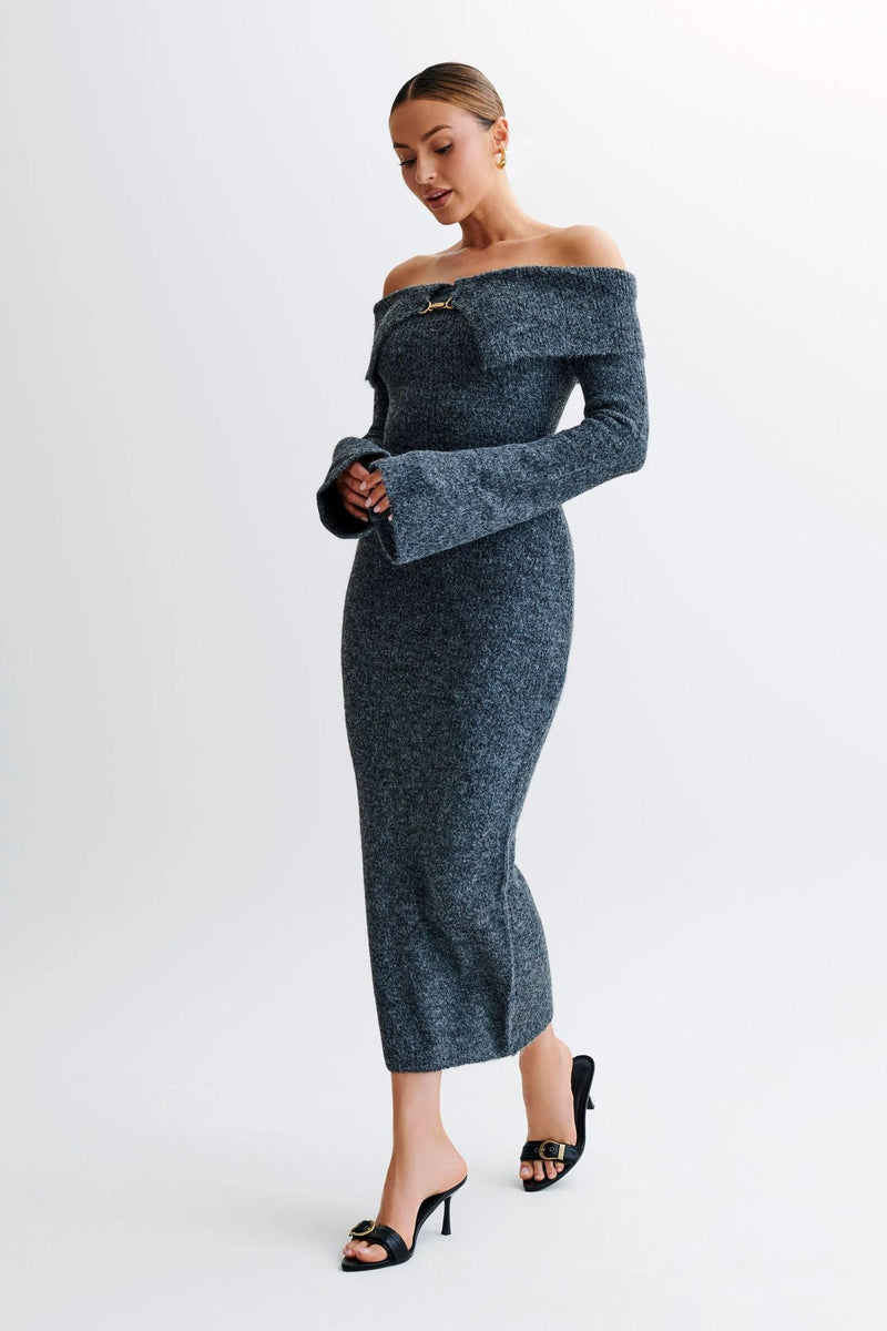 Well Tailored Sweater with a Graceful Silhouette