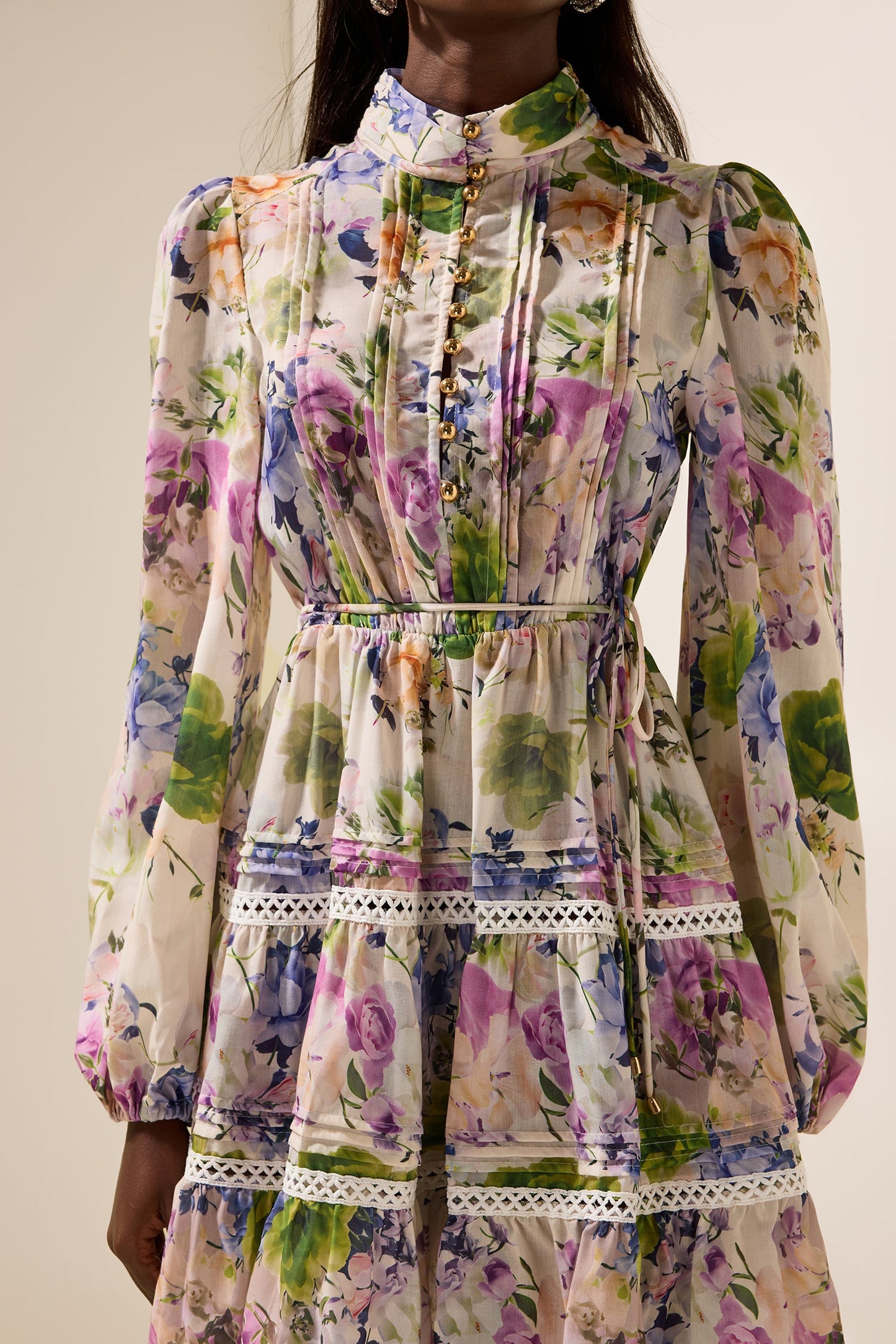 Well Tailored Dress with a Graceful Silhouette