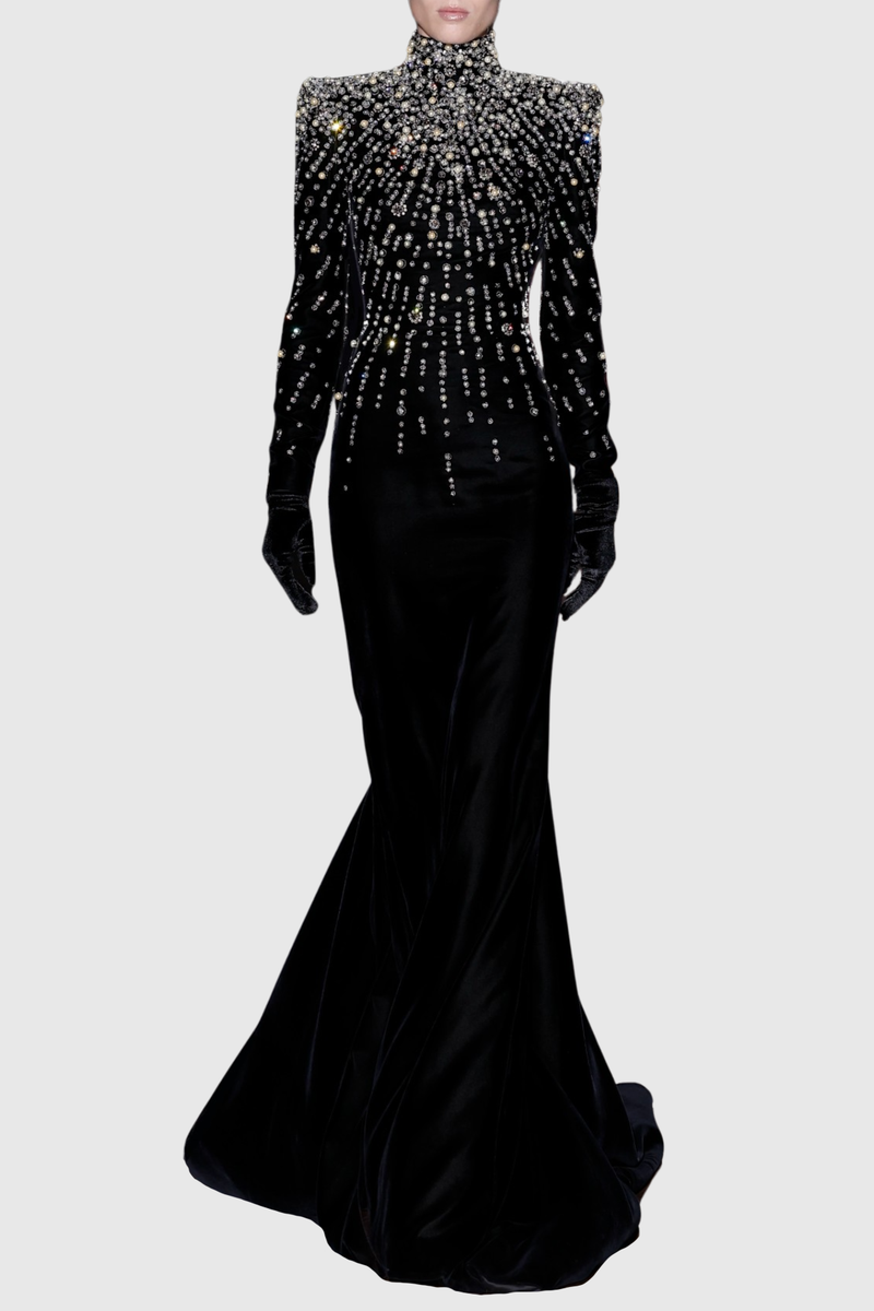 Well Tailored Dress with a Graceful Silhouette