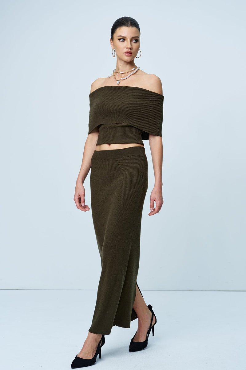 Effortlessly Elegant Garment with a Timeless Design