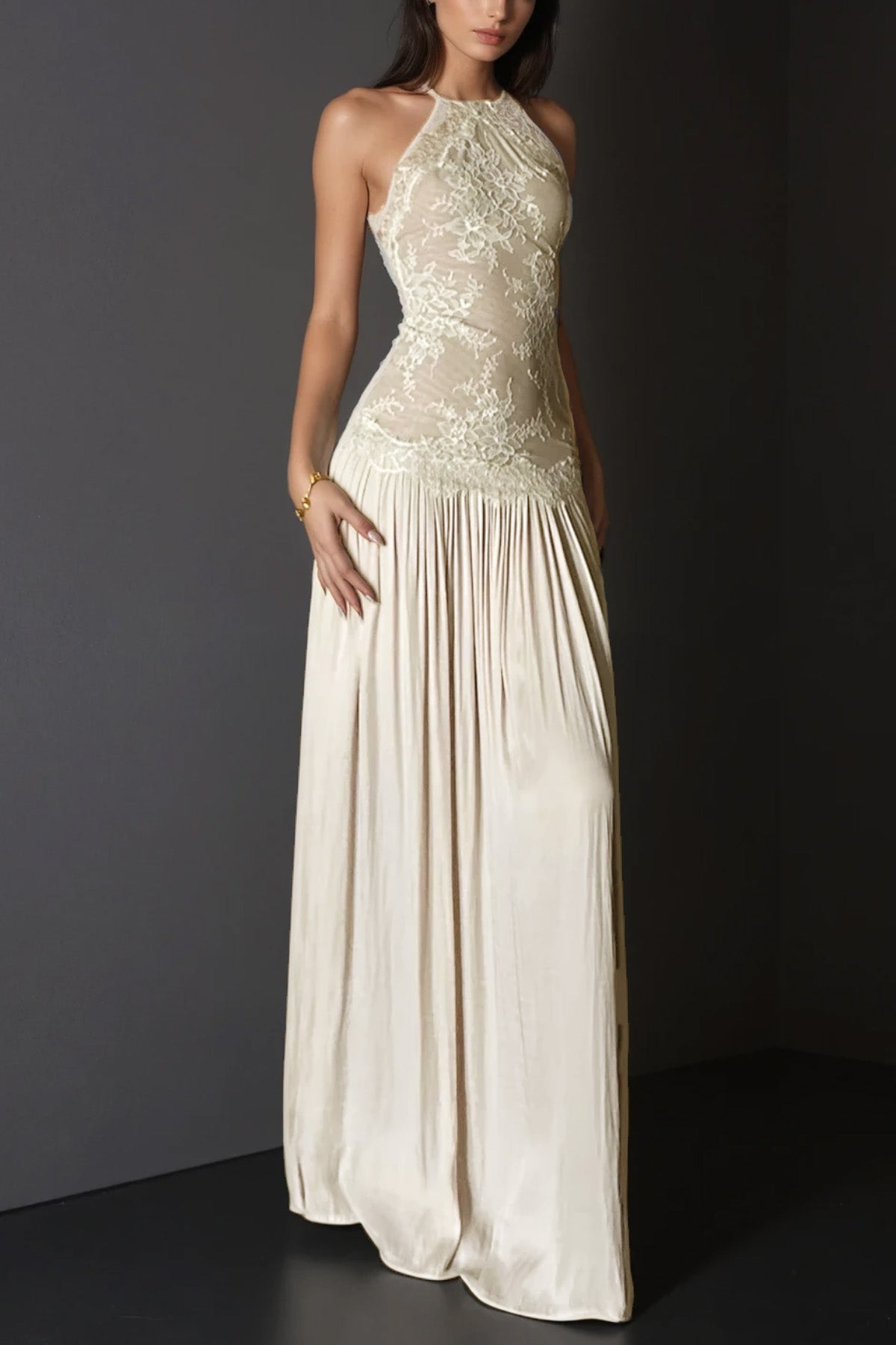 Well Tailored Dress with a Graceful Silhouette