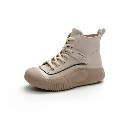 Effortlessly Elegant Boots with a Timeless Design
