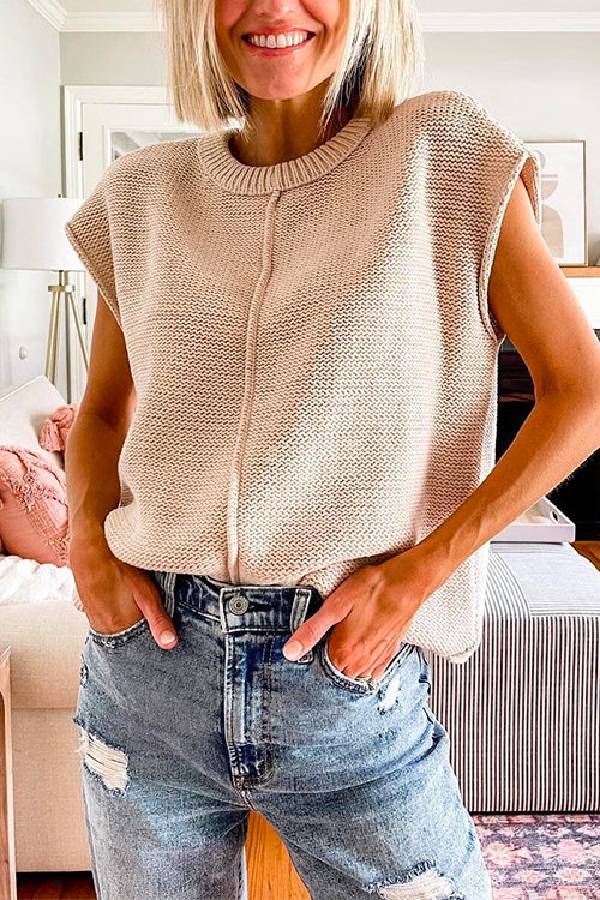 Well Tailored Sweater with a Graceful Silhouette