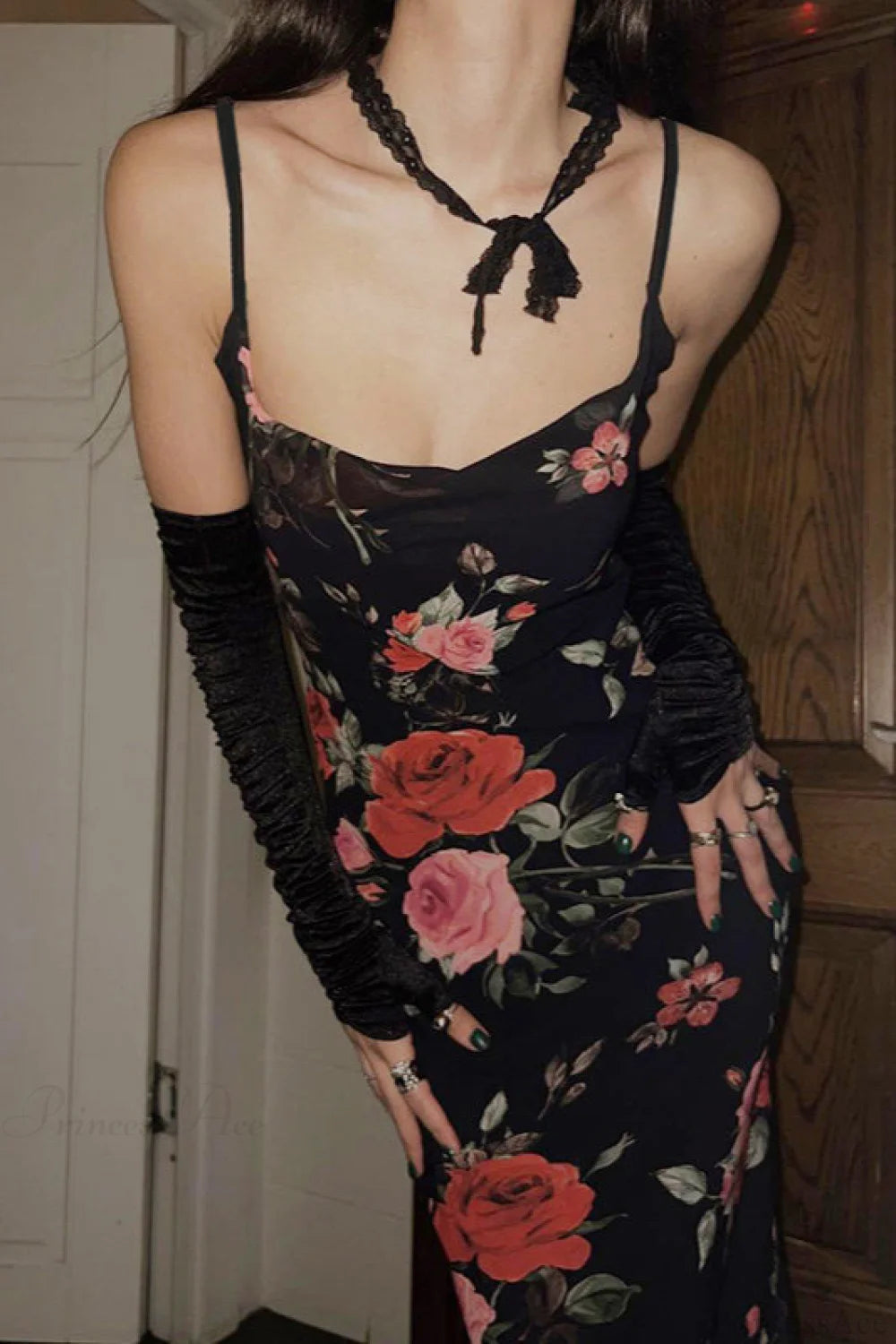 Effortlessly Elegant Dress with a Timeless Design