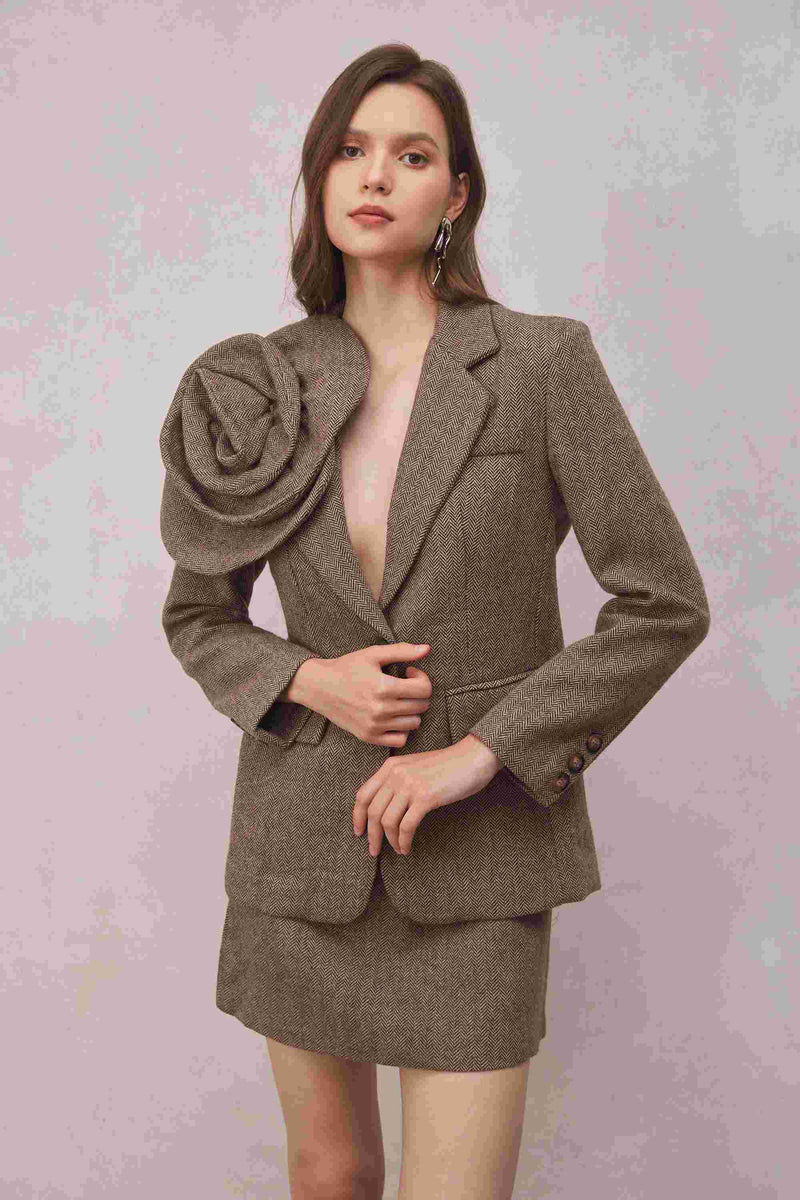 Effortlessly Elegant Garment with a Timeless Design