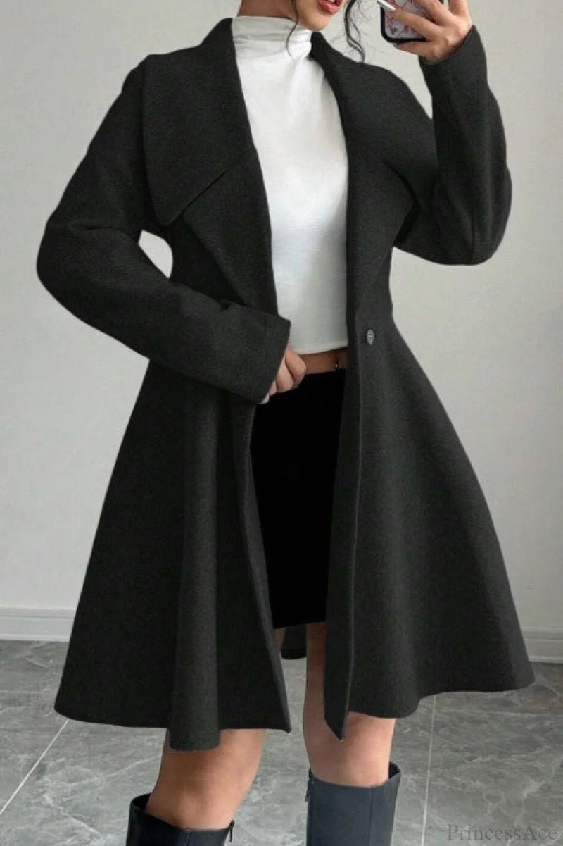 Elegantly Styled Coat for Everyday Wear