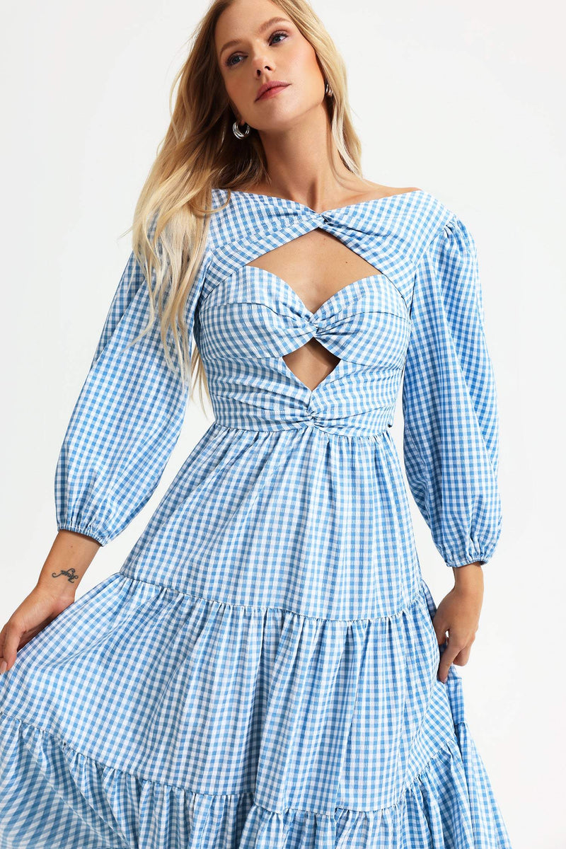 Gracefully Styled Dress for Any Occasion