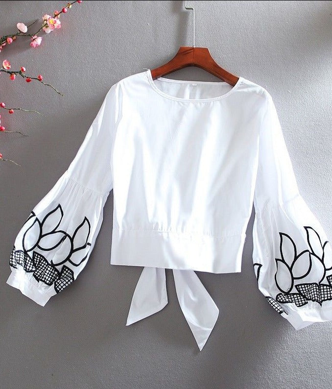 Effortlessly Elegant Blouse with a Timeless Design