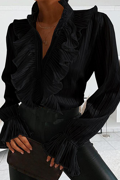 Classic Vintage Blouse with a Flattering Fit