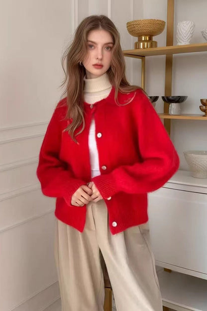 Well Tailored Cardigan with a Graceful Silhouette