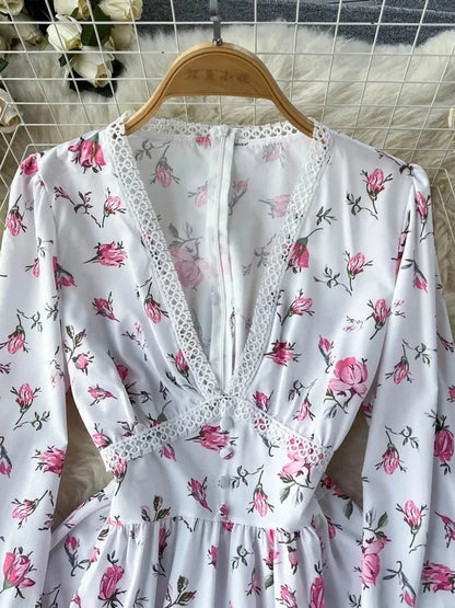 Classic Vintage Dress with a Flattering Fit