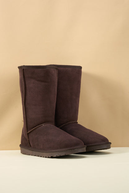 Well Tailored Boots with a Graceful Silhouette
