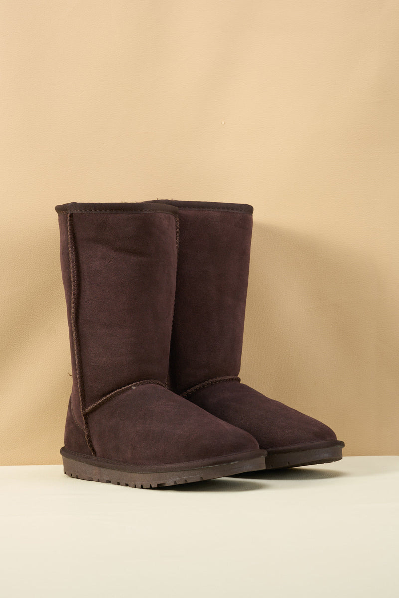 Well Tailored Boots with a Graceful Silhouette