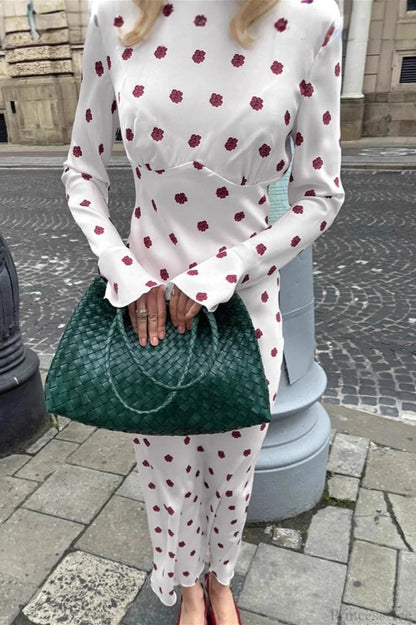 Beautifully Finished Dress in a Timeless Design