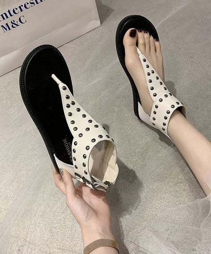 Effortlessly Elegant Sandals with a Timeless Design