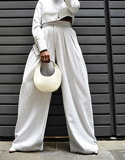 Effortlessly Elegant Pants with a Timeless Design