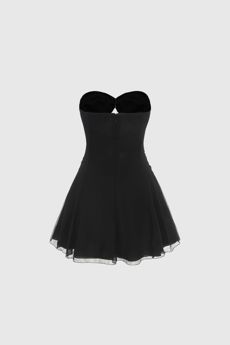 Well Tailored Dress with a Graceful Silhouette