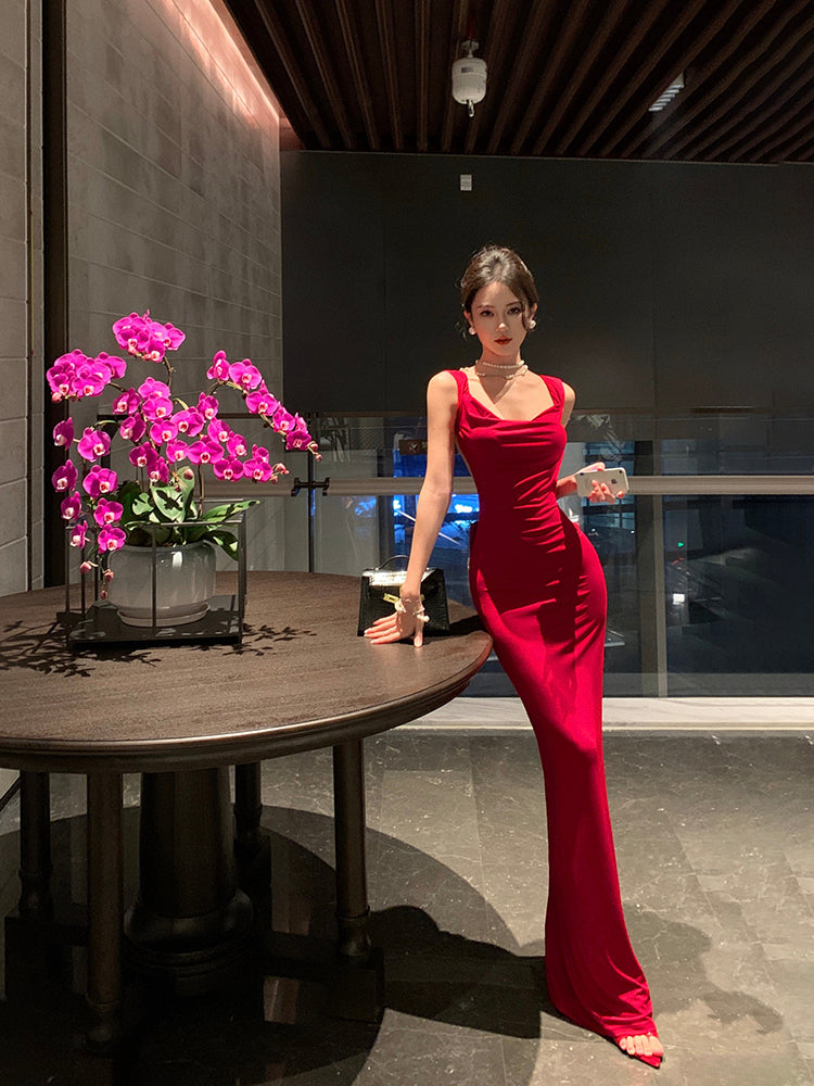 Beautifully Finished Dress in a Timeless Design