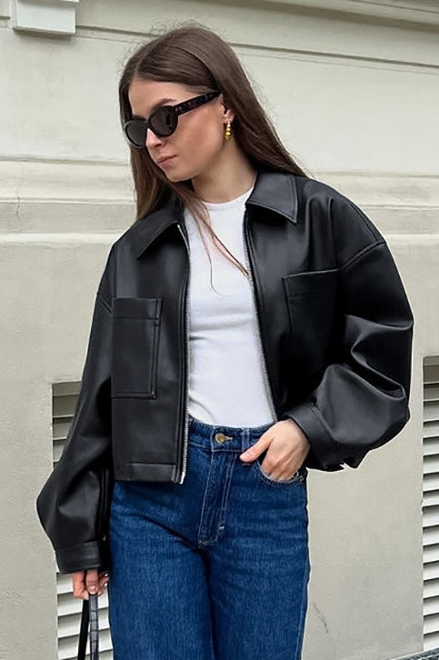 Effortlessly Elegant Jacket with a Timeless Design