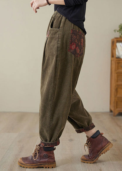 Effortlessly Elegant Pants with a Timeless Design