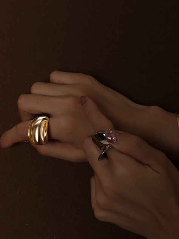 Effortlessly Elegant Garment with a Timeless Design