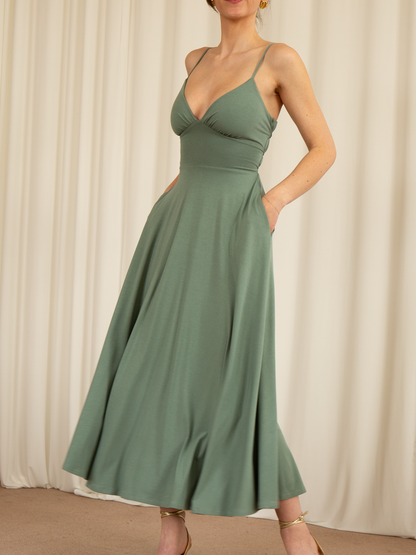 Well Tailored Dress with a Graceful Silhouette