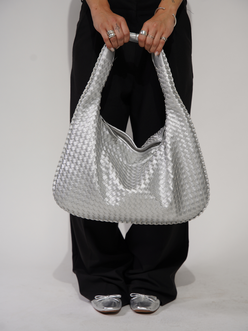 Gracefully Styled Bag for Any Occasion