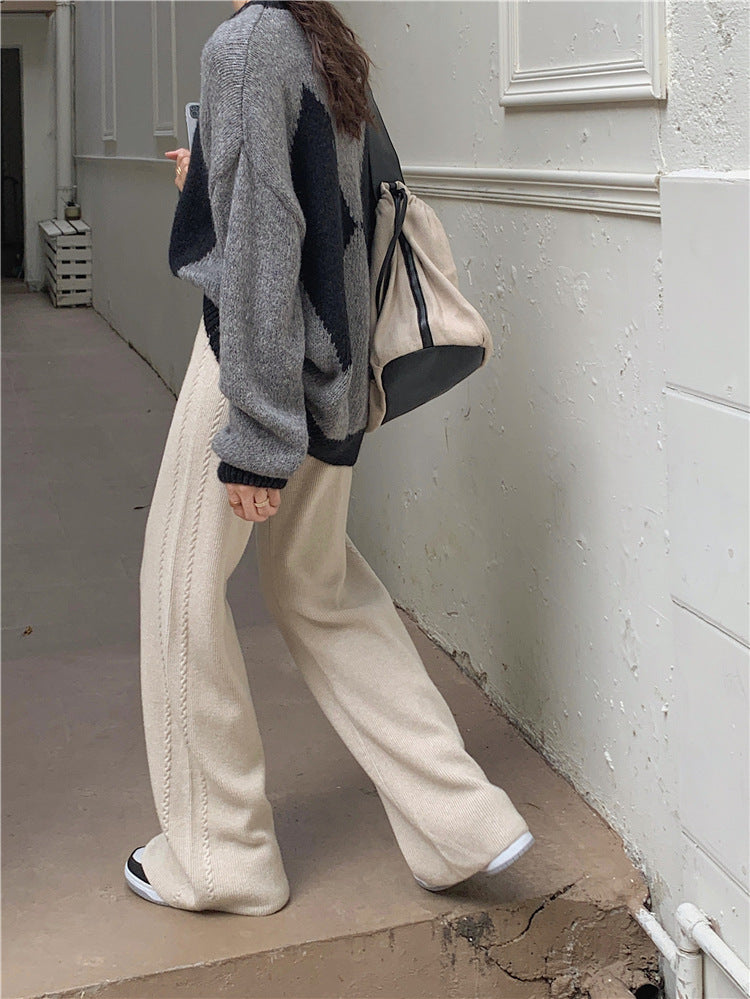 Well Tailored Pants with a Graceful Silhouette