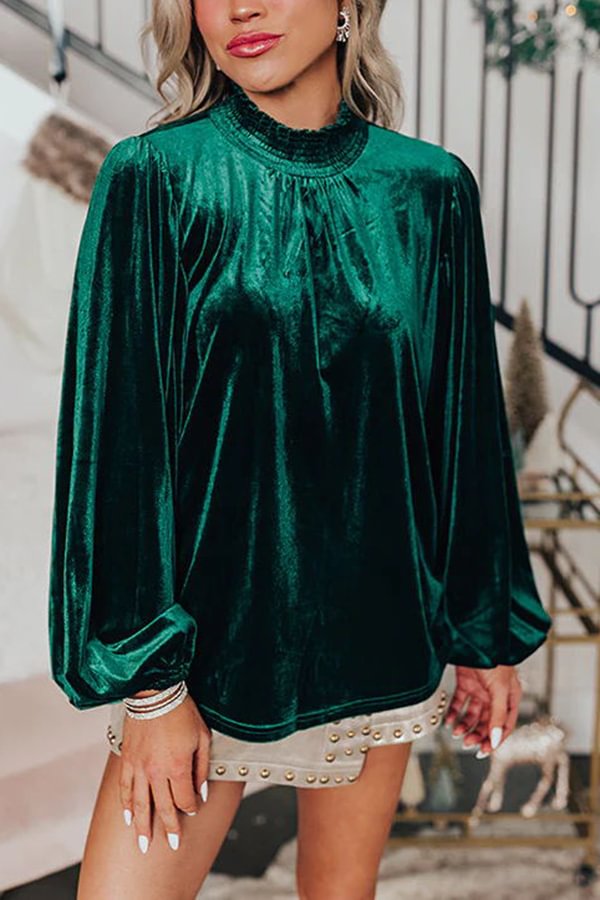 Well Tailored Top with a Graceful Silhouette