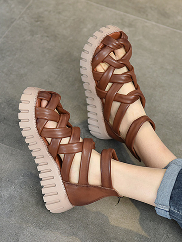 Effortlessly Elegant Sandals with a Timeless Design