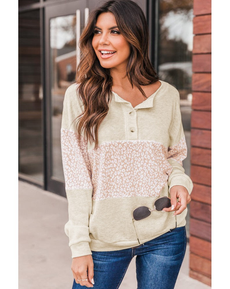 Effortlessly Elegant Sweater with a Timeless Design