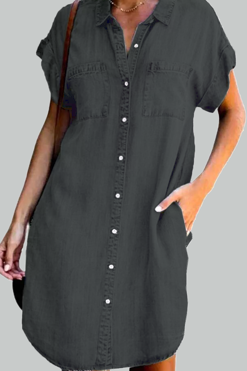 Effortlessly Elegant Garment with a Timeless Design