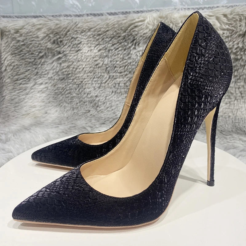 Well Tailored Shoes with a Graceful Silhouette