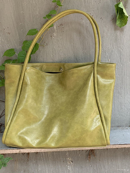 Well Tailored Bag with a Graceful Silhouette