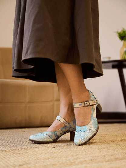 Sophisticated Garment with a Clean Classic Look