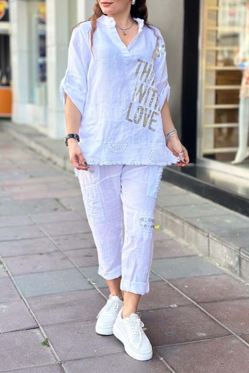 Effortlessly Elegant Pants with a Timeless Design
